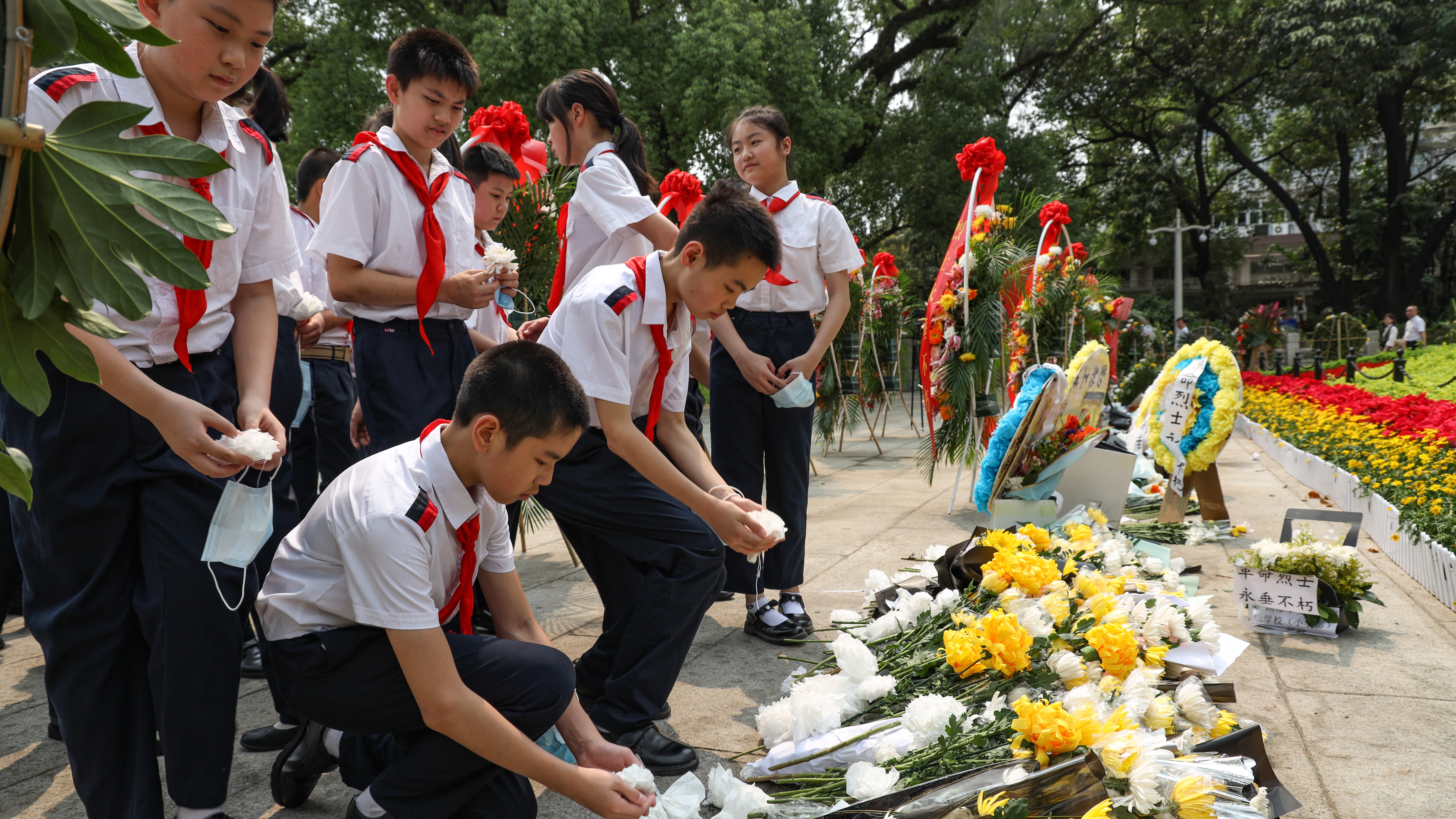 缅怀革命先烈, 广州市中小学生清明祭英烈